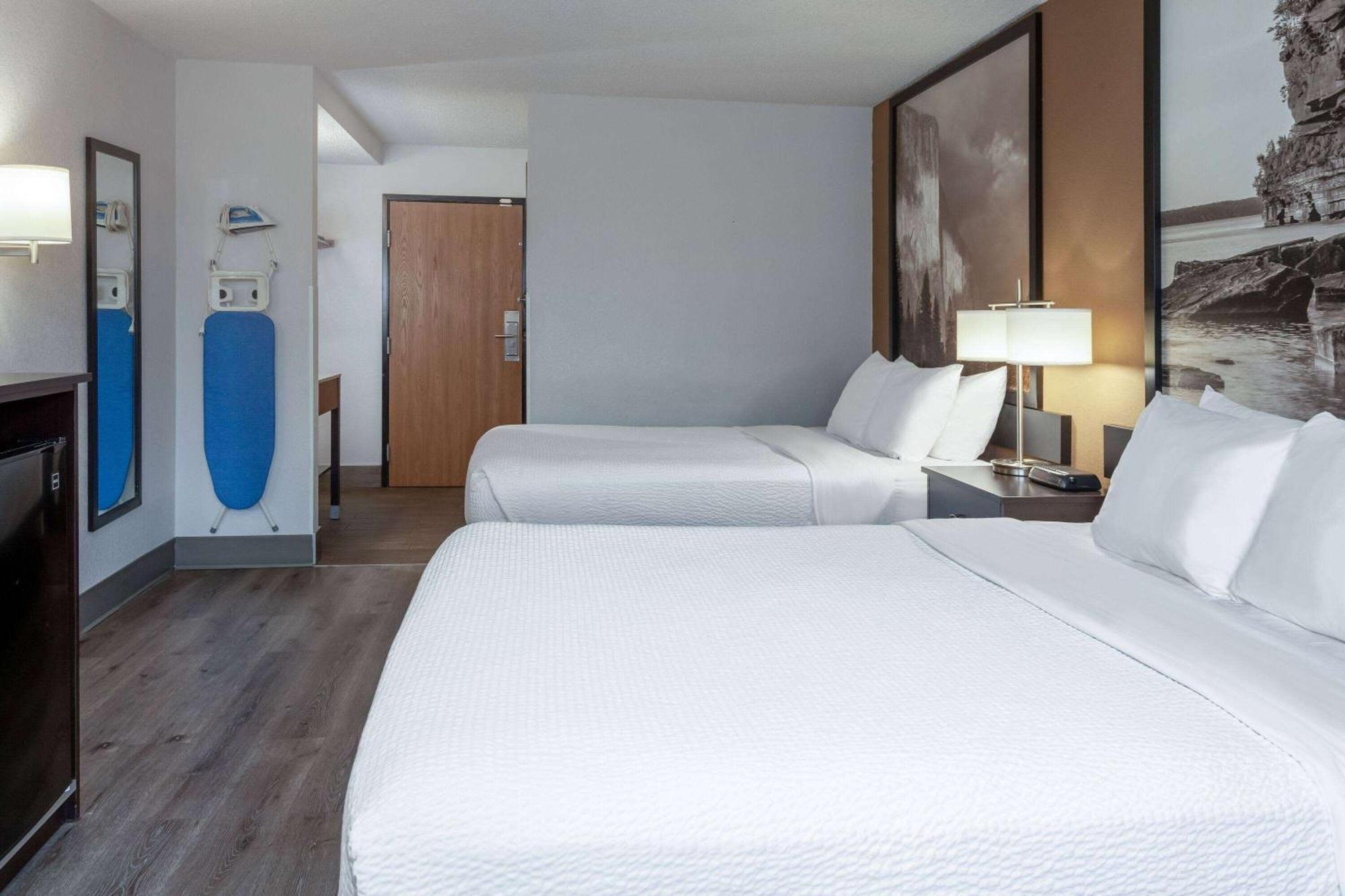 Super 8 By Wyndham Wausau Eksteriør billede